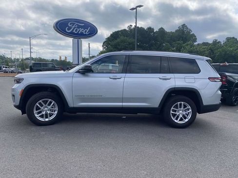Used 2023 Jeep Grand Cherokee L Laredo w/ Luxury Tech Group I AWD/4WD image 7