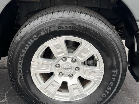 Used 2017 Nissan Titan SV image 11