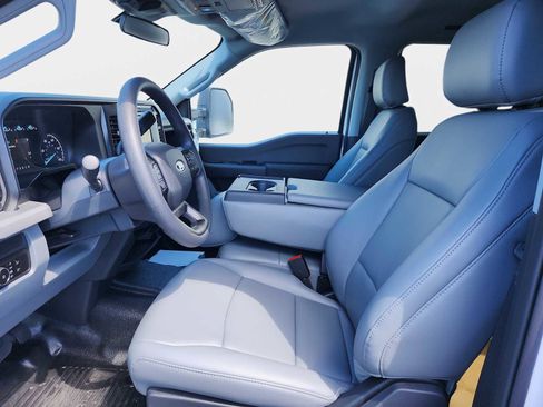 New 2026 Ford F550 4x4 Crew Cab image 3