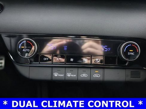 Certified 2025 Hyundai Elantra Sport image 15