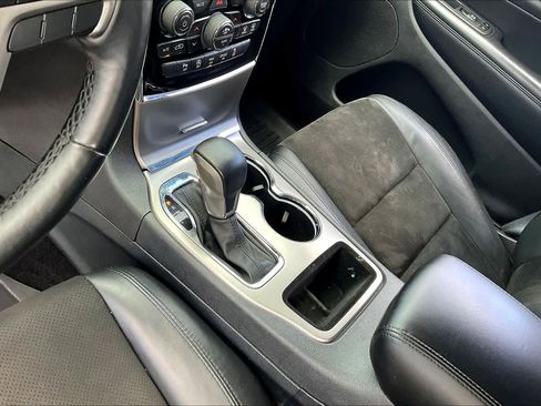 Used 2019 Jeep Grand Cherokee Altitude image 16