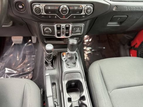 Used 2018 Jeep Wrangler Unlimited Sport S AWD/4WD image 16