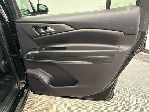 Used 2025 Chevrolet Traverse LT w/ Driver Confidence Package FWD image 17