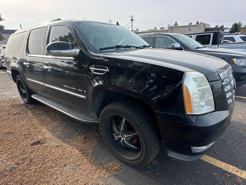 Used 2007 Cadillac Escalade ESV AWD w/ Information Package image 2