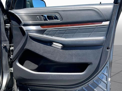 Used 2017 Ford Explorer Platinum AWD/4WD image 26