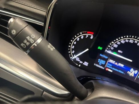 Used 2018 Cadillac XT5 Premium Luxury image 23