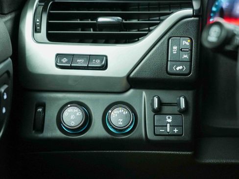 Used 2019 Chevrolet Suburban Premier image 32