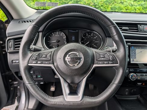 Used 2017 Nissan Rogue SV w/ SV Premium Package AWD/4WD image 21