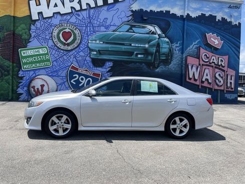 Used 2014 Toyota Camry SE w/ Fleet Convenience Package FWD image 2