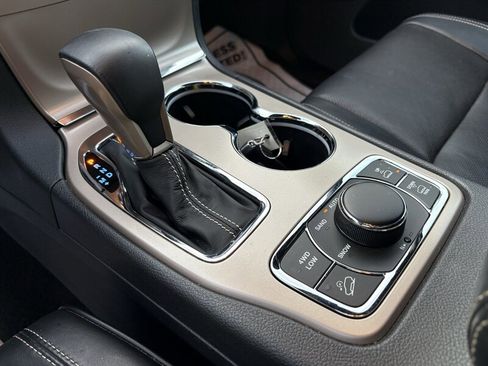 Used 2017 Jeep Grand Cherokee Overland image 14