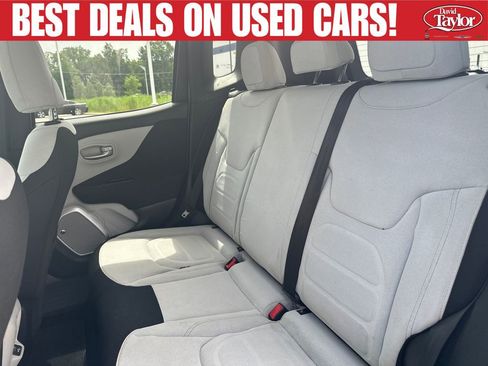 Used 2018 Jeep Renegade Latitude w/ Safety & Security Group FWD image 20