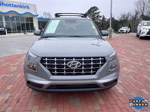 Used 2023 Hyundai Venue SEL image 31