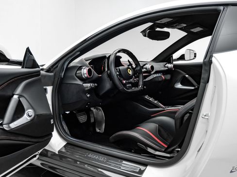 Used 2019 Ferrari 812 Superfast RWD image 41