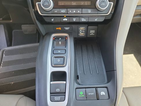 Used 2019 Honda Insight Touring image 12