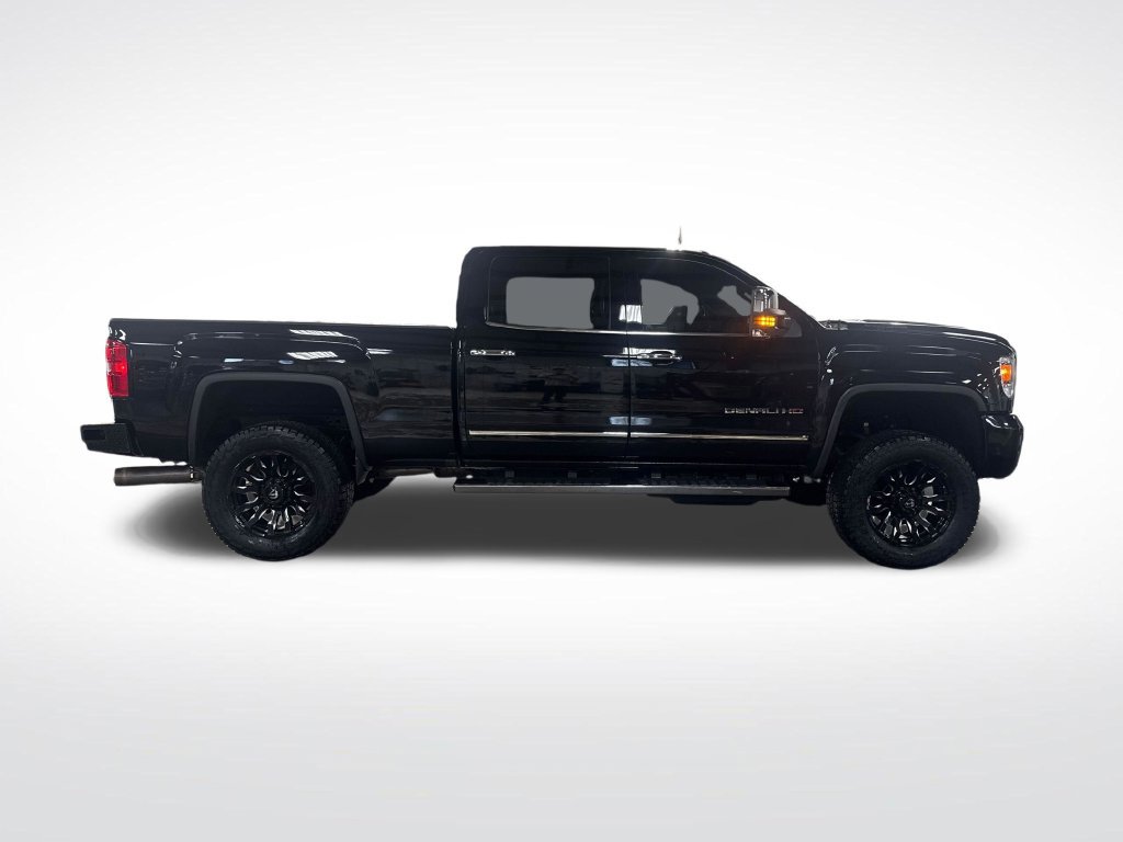 Used 2018 GMC Sierra 2500 Denali w/ Duramax Plus Package AWD/4WD image 7