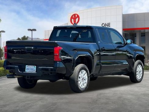 Used 2025 Toyota Tacoma SR5 RWD image 4