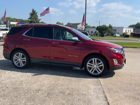 Used 2020 Chevrolet Equinox Premier FWD image 2