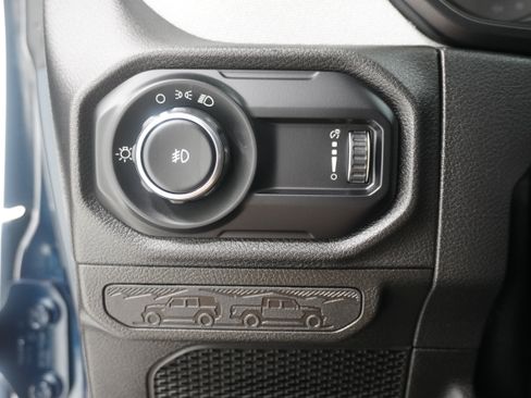 Used 2025 Jeep Wrangler Unlimited Sport AWD/4WD image 23