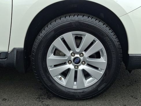 Used 2017 Subaru Outback 2.5i Premium w/ Popular Package #2 AWD/4WD image 9