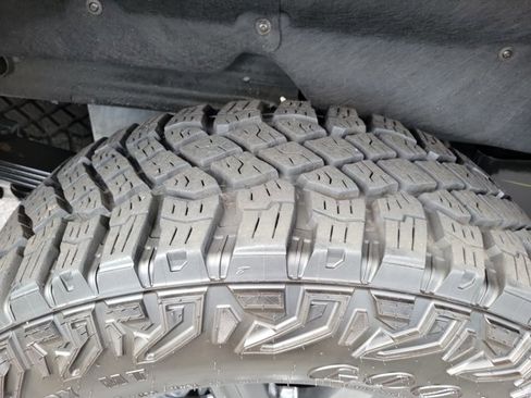 Used 2025 GMC Sierra 1500 AT4X image 31