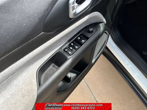 Used 2024 Jeep Compass Latitude AWD/4WD image 12