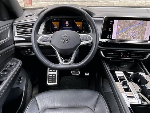 Certified 2025 Volkswagen Atlas Cross Sport SEL R-Line AWD/4WD image 4