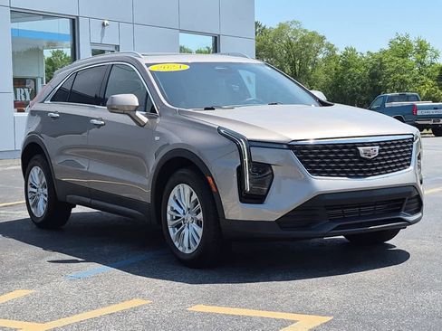 Used 2024 Cadillac XT4 Luxury w/ Cold Weather Package AWD/4WD image 2