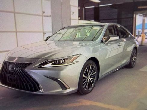 Used 2022 Lexus ES 300h w/ Premium Package FWD image 2