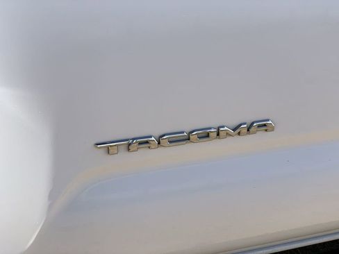 Used 2017 Toyota Tacoma SR5 image 30