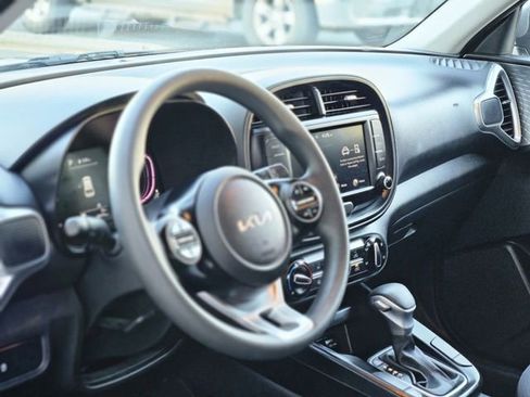 Used 2024 Kia Soul LX w/ Option Group 015 FWD image 12