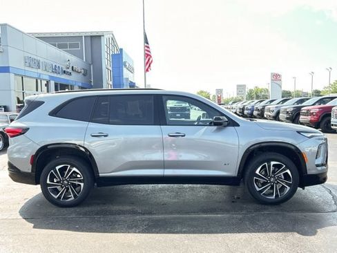 Used 2026 Buick Enclave Sport Touring w/ Super Cruise Package AWD/4WD image 15