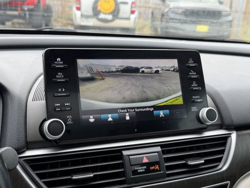 Used 2020 Honda Accord Touring image 24