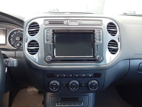 Used 2016 Volkswagen Tiguan SEL image 30