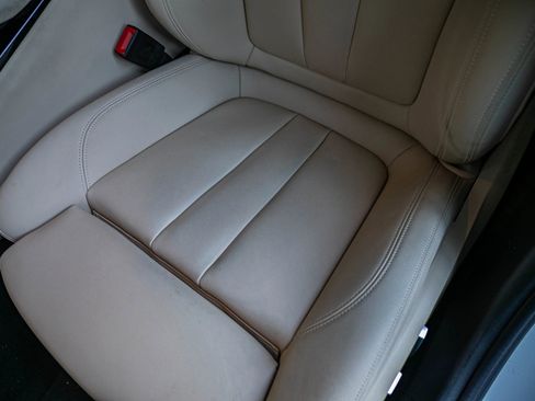 Used 2019 BMW 530e w/ Convenience Package image 34