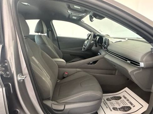 Used 2023 Hyundai Elantra SEL FWD image 24