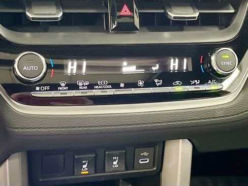 Used 2025 Toyota Corolla Cross AWD Hybrid w/ Convenience Package image 16