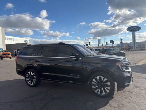 Used 2025 Ford Expedition Platinum w/ Driver's Package image 3