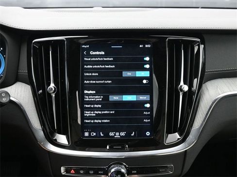 Used 2024 Volvo V60 B5 Cross Country Ultimate image 18