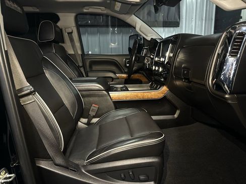 Used 2019 Chevrolet Silverado 2500 High Country w/ Duramax Plus Package image 34