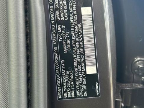 Certified 2025 Volvo XC60 B5 Plus w/ Climate Package image 28