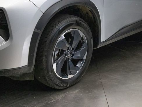 Used 2024 Nissan Rogue SV image 7