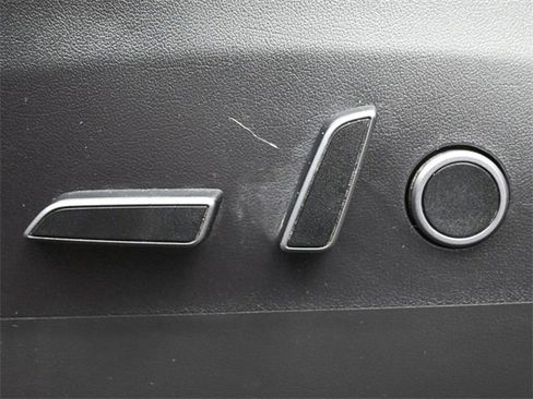 Used 2021 Tesla Model Y Long Range image 12