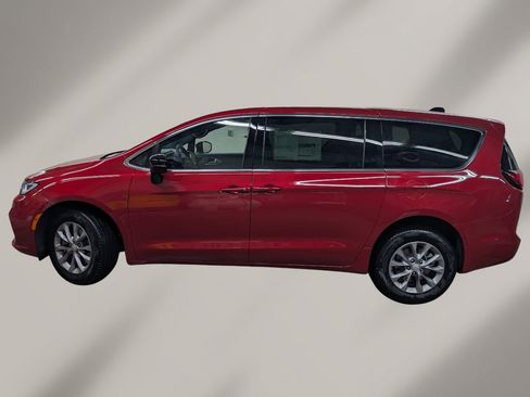 New 2026 Chrysler Pacifica Limited image 3