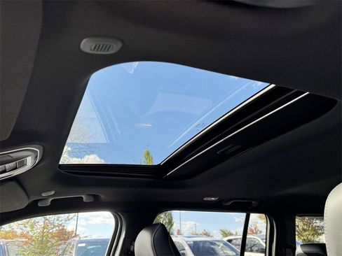 New 2025 Jeep Grand Cherokee Altitude image 4