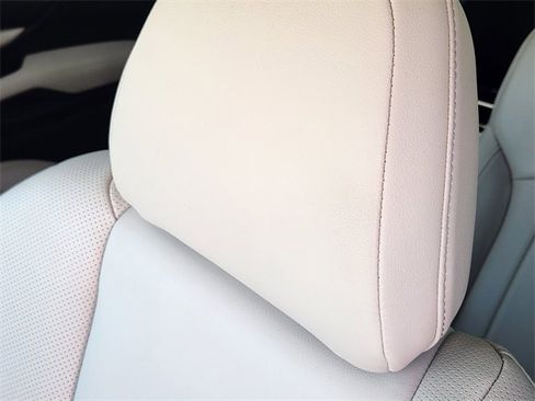 Certified 2022 Subaru Ascent Limited w/ Technology Package image 15