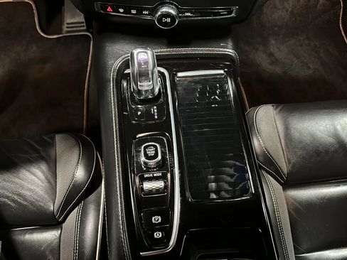 Used 2019 Volvo S60 T8 R-Design image 24