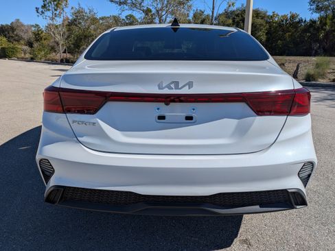 Certified 2022 Kia Forte LXS w/ LXS Technology Package image 6