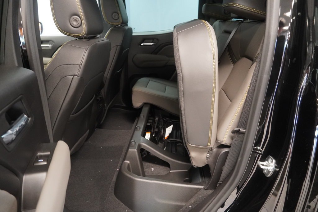 New 2026 Chevrolet Colorado ZR2 w/ Technology Package AWD/4WD image 19