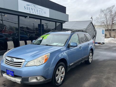 Used 2010 Subaru Outback 2.5i Limited image 2