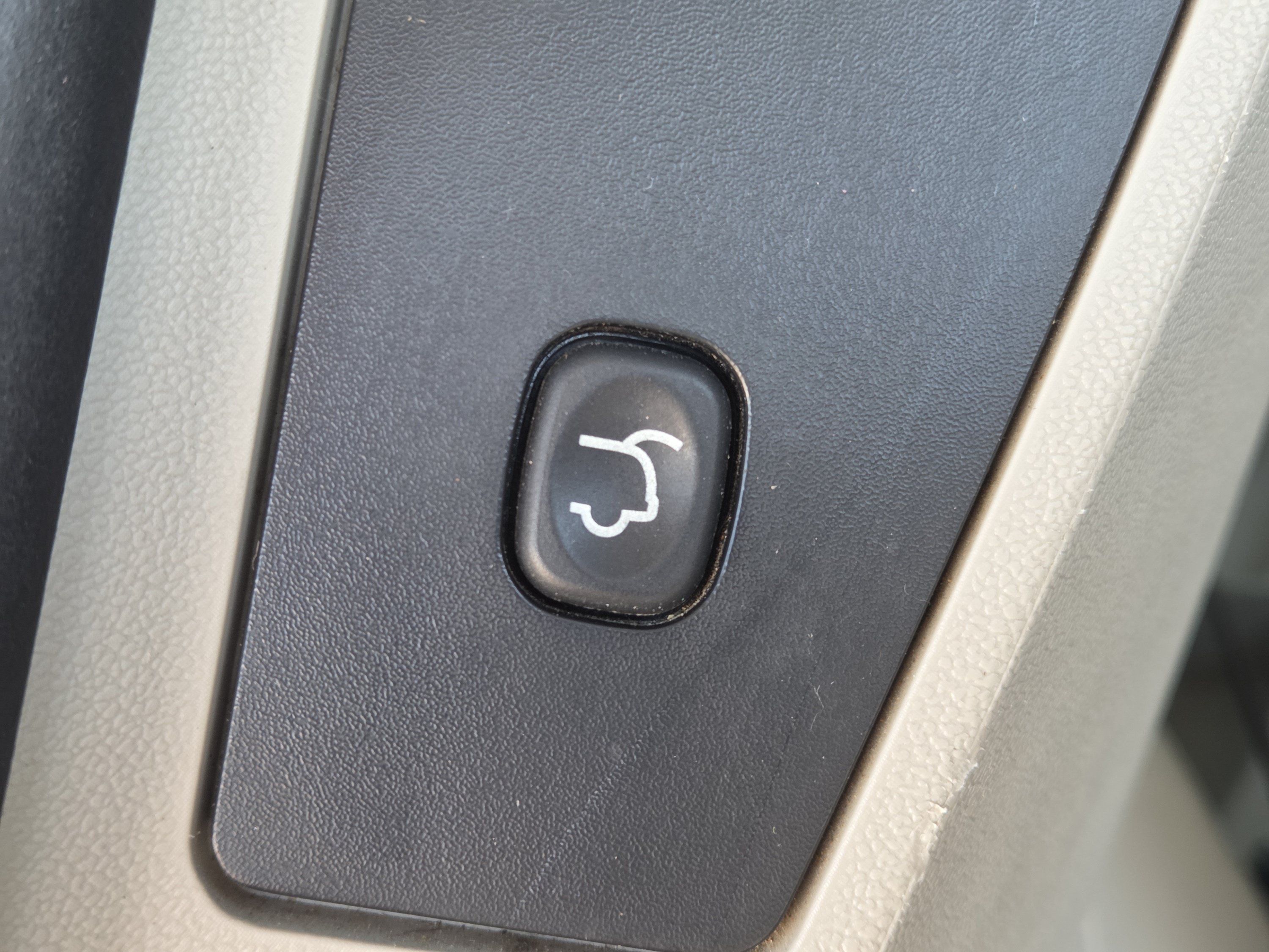 Used 2015 Chrysler Town & Country Touring FWD image 26